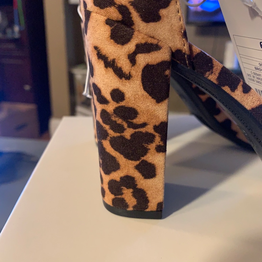 Leopard Open Toe Heel. - Picture 4 of 4